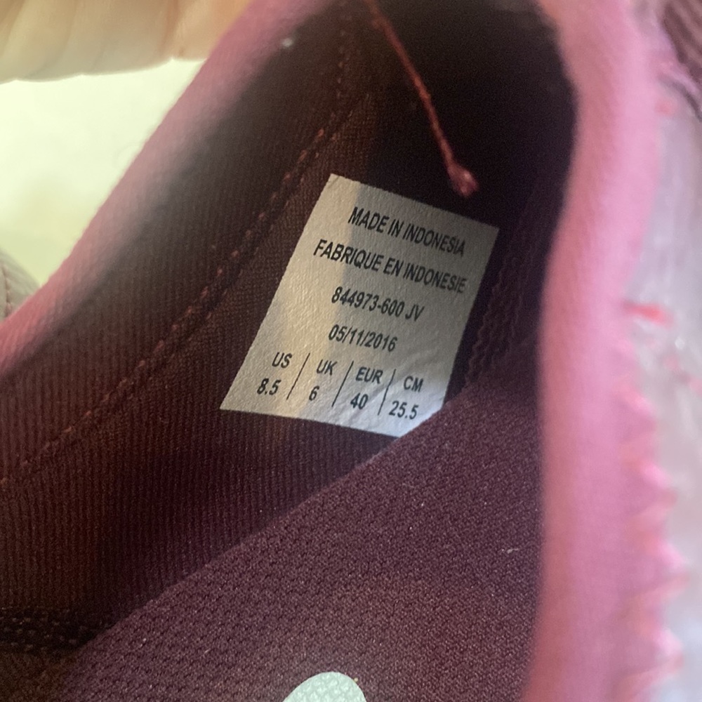 Nike shoes - Picture 4 of 5